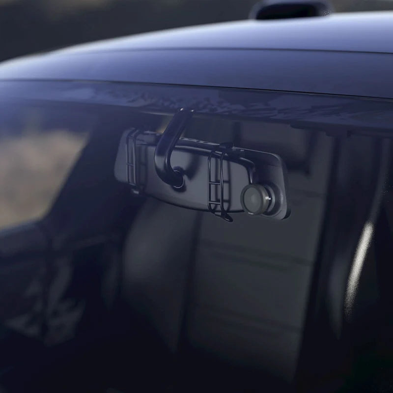 WOLFBOX Circular Polarizing Lens for G900 PRO/TRIPRO Mirror Dash Cam mounted on vehicle front windshield.