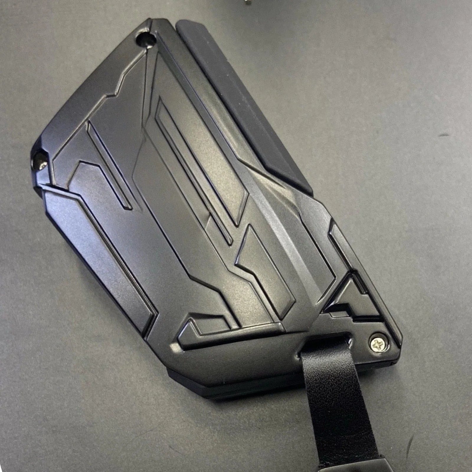 CADILLAC Zinc Alloy Key Remote Cover with two keychains-غطاء جهاز التحكم عن بعد لمفتاح كاديلاك من سبائك الزنك مع سلسلتي مفاتيح-Auto-Emporio-Kuwait.0