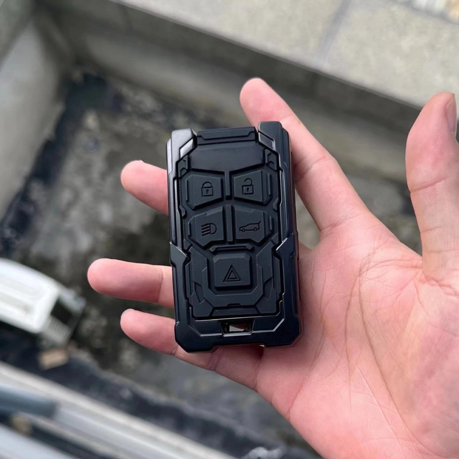 LAND ROVER Zinc Alloy Key Remote Cover with two keychains-غطاء جهاز التحكم عن بعد لمفتاح لاند روفر من سبائك الزنك مع سلسلتي مفاتيح-Auto-Emporio-Kuwait.0